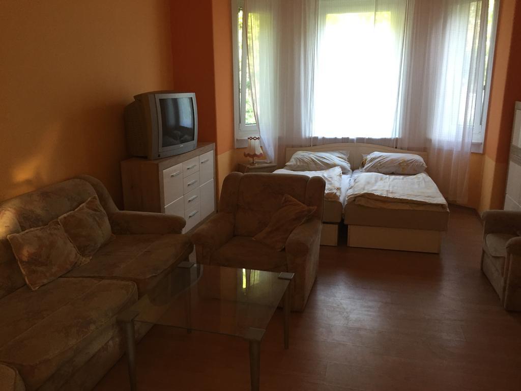Palma Apartmanhaz Siófok Buitenkant foto